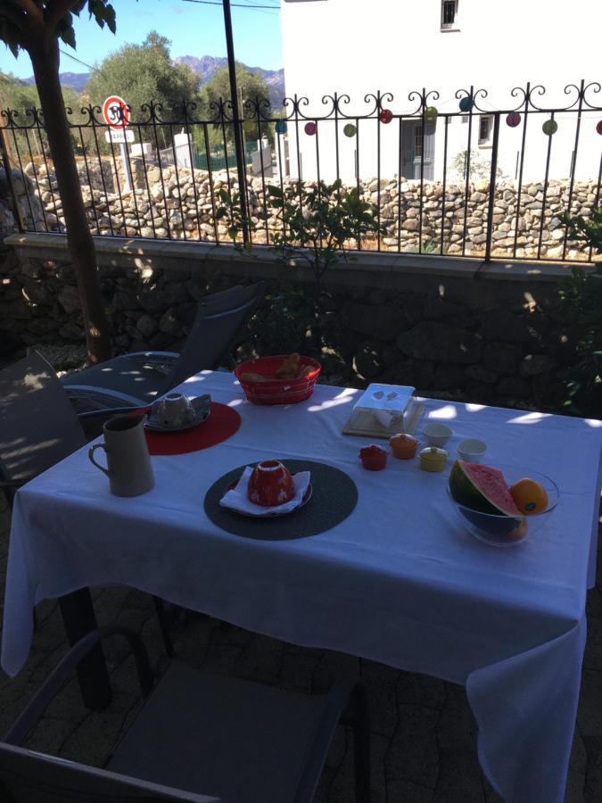Casa Basgiu, Chambres Avec Balcon Et Table D'Hotes Zilia Eksteriør billede